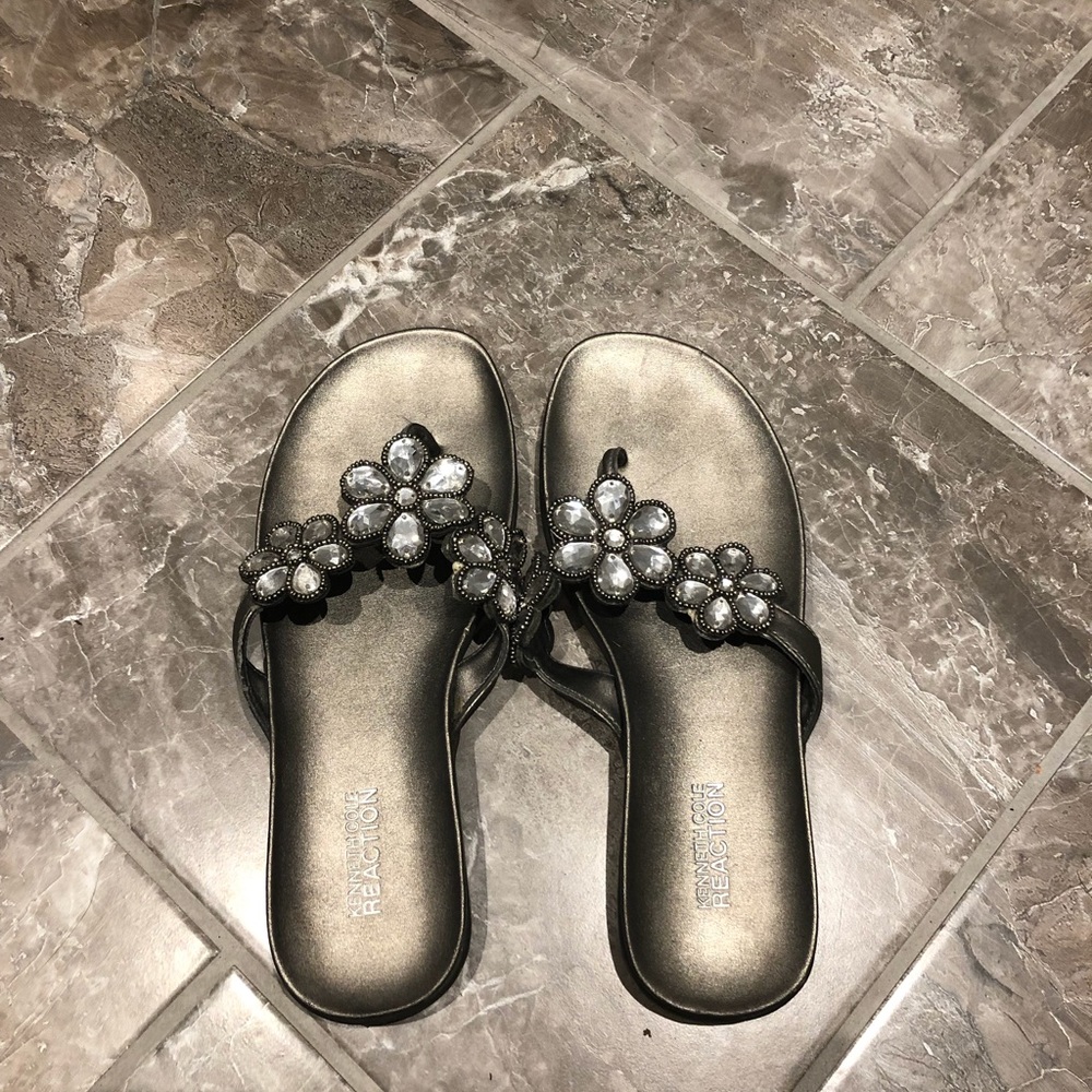 Kenneth Cole Reaction flip flops